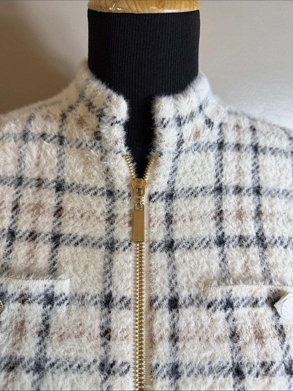 Tahari Cream Plaid Zip-Front Fuzzy Eyelash Sweater Jacket Sz M NWOT